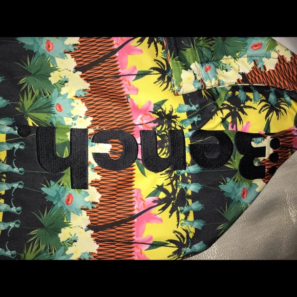 Beautiful vintage-feel tropical theme hoodie - Picture 3 of 3